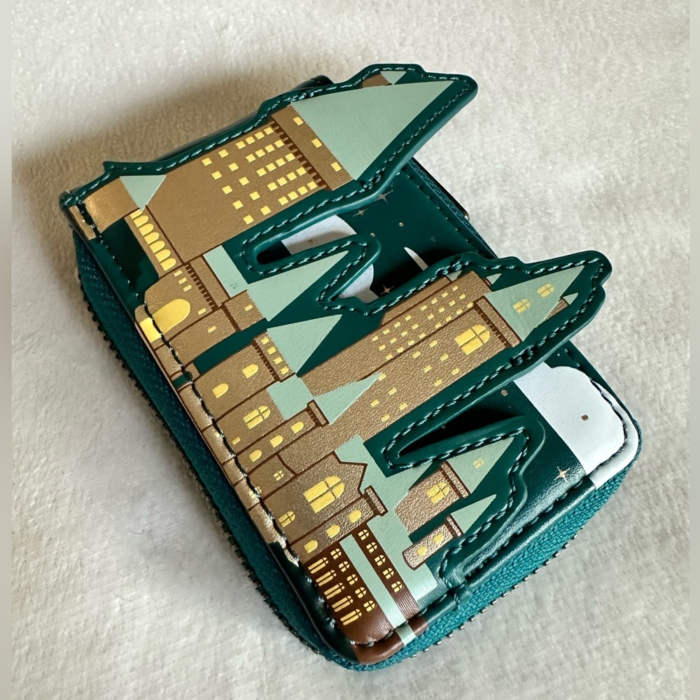 Loungefly Golden Hogwarts Harry Potter Accordion walket